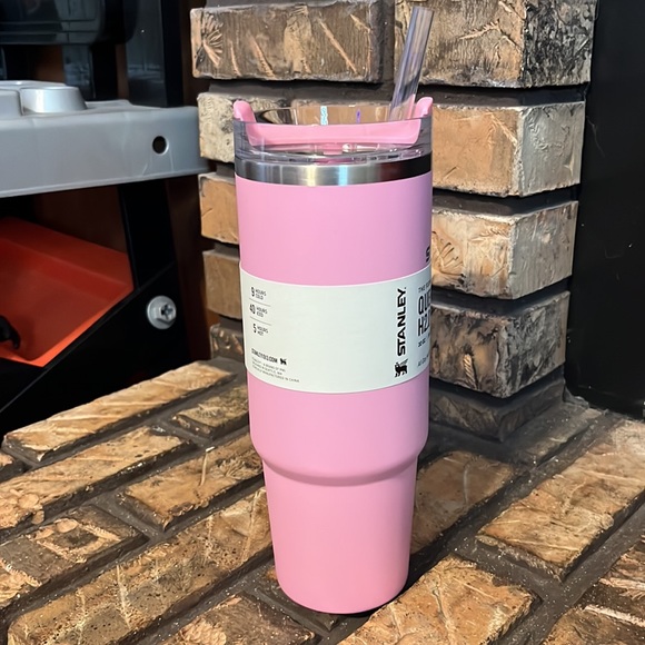 LAST ONE! NEW Stanley 30oz Flowstate Quencher Tumbler with Handle Sizzling Pink - Picture 4 of 6